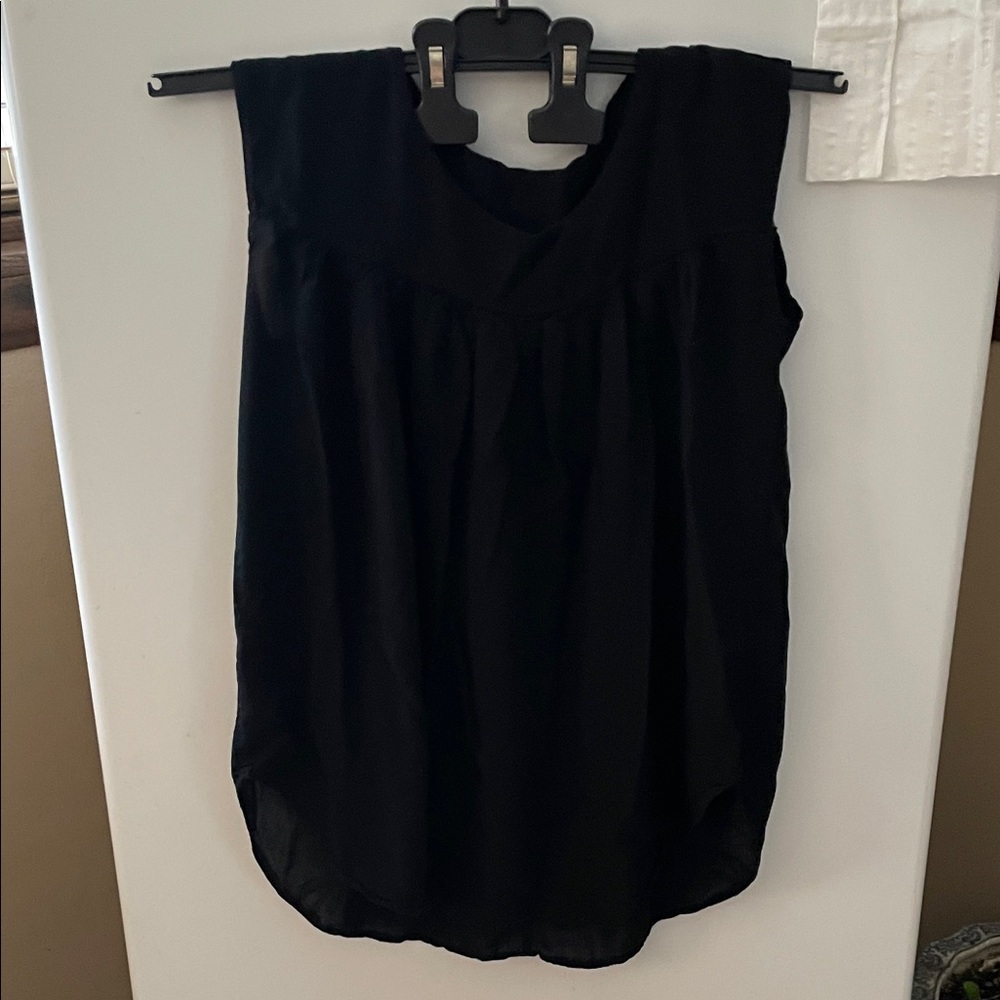Chic Black Sleeveless Blouse
